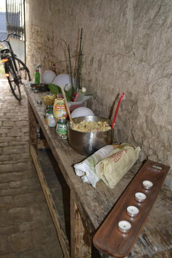 Grande Chambre D'Hote Pour 4 A 5 Personnes Bed and Breakfast Chef-Boutonne Εξωτερικό φωτογραφία