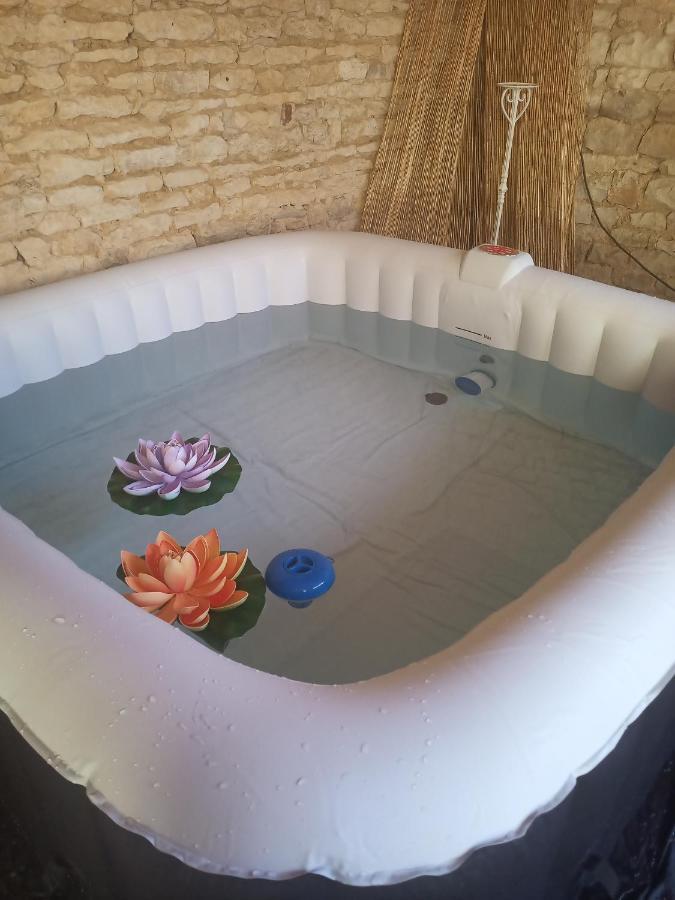 Grande Chambre D'Hote Pour 4 A 5 Personnes Bed and Breakfast Chef-Boutonne Εξωτερικό φωτογραφία