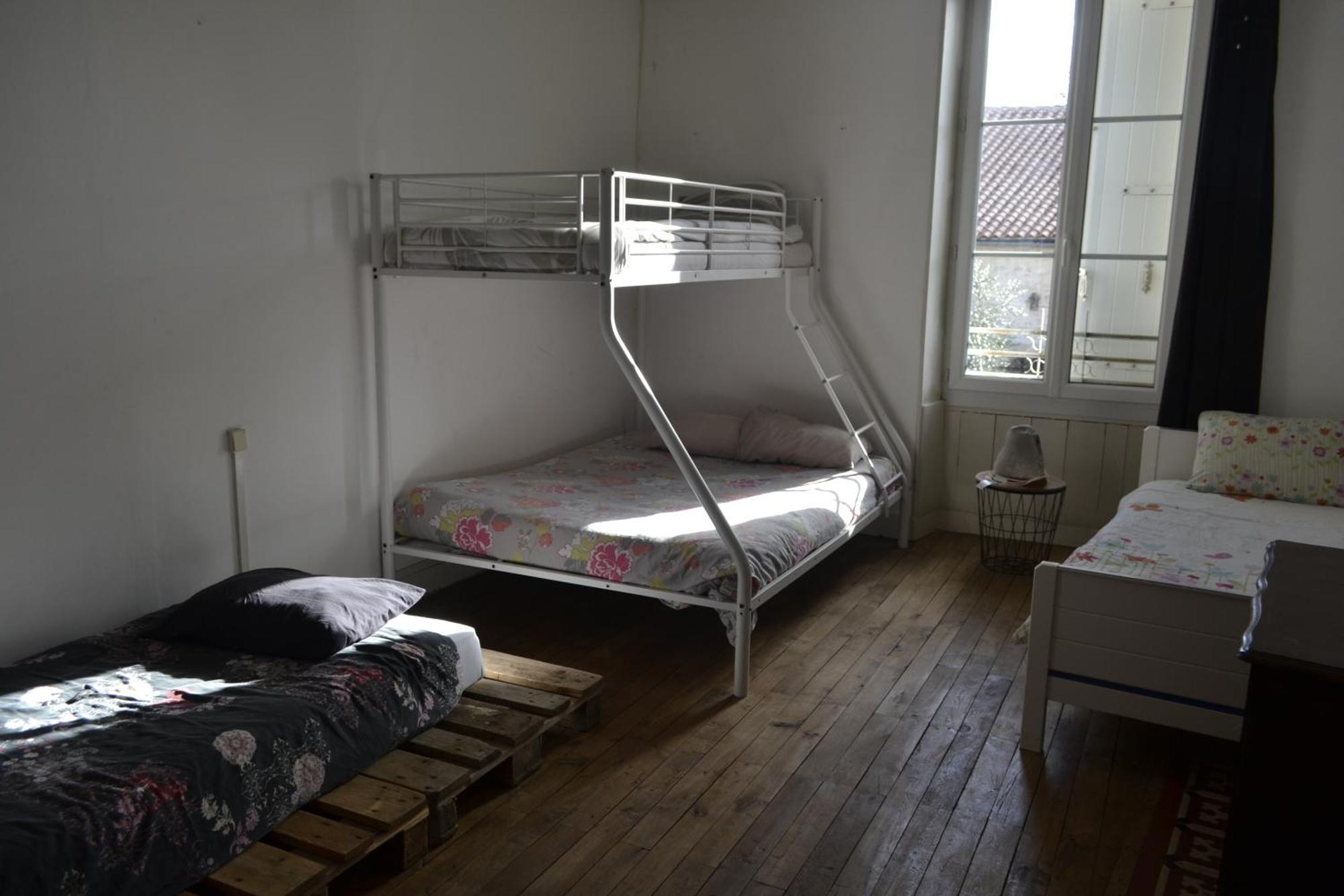 Grande Chambre D'Hote Pour 4 A 5 Personnes Bed and Breakfast Chef-Boutonne Εξωτερικό φωτογραφία